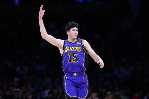 名記：里夫斯續(xù)約可能性為零 他下賽季可能會獲得年薪4000萬報價