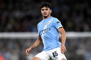 記者：胡桑諾夫和羅德里缺席訓(xùn)練，除此之外其他球員均出席