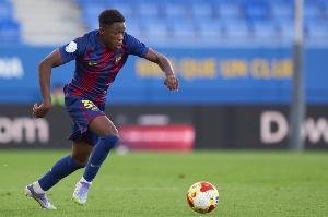 每體：巴薩B隊17歲邊鋒諾莫科迅速崛起，球員進入一線隊并不遙遠