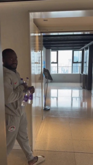 口吐芬芳！阿奇姆彭被納薩里奧惡搞后用中文爆粗：WCNMLGB