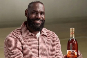 路威：一堆孩子都在等著詹姆斯的決定2 結(jié)果你卻要他們?nèi)ズ溶幠嵩? >
                                        </div>
                                    </div>
                                    <div   id=