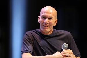 高價(jià)買票啥都沒！RMC：齊達(dá)內(nèi)出席活動(dòng)引混亂，簽名會直接被取消