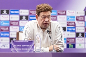 斯盧茨基：我們要提升比賽中的競(jìng)技強(qiáng)度，謝鵬飛戴偉浚已參加訓(xùn)練