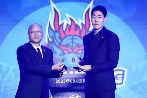 山東男籃11號(hào)秀！前CBA球員阿澤單場(chǎng)狂轟101分助隊(duì)6連勝統(tǒng)治蒙BA