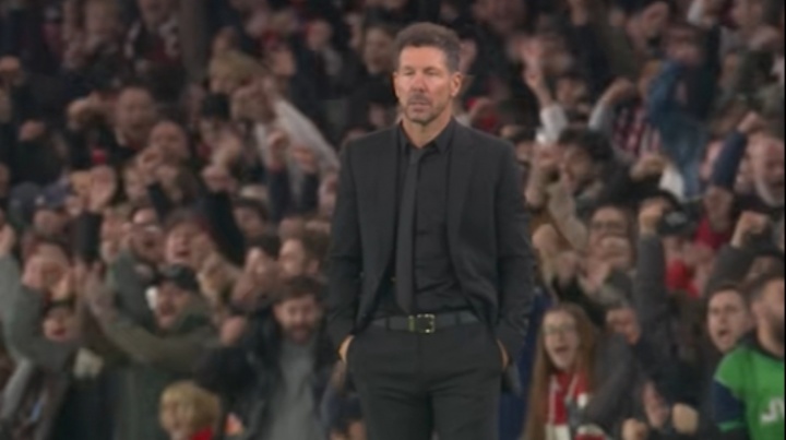 那一刻心如死灰！阿森納進(jìn)第4球瞬間，西蒙尼雙手插兜已徹底麻木