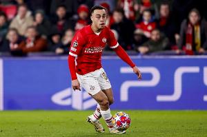 嚴(yán)守規(guī)則！埃因霍溫主帥：德斯特今天遲到，因此沒(méi)有在歐冠首發(fā)