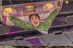 致敬！馬卡報：皇馬球迷今晚將在伯納烏展示巴斯克斯TIFO