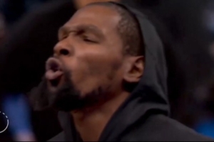 倒反天罡反客為主！杜蘭特賽前嘟嘴狂噓現(xiàn)場雷霆球迷