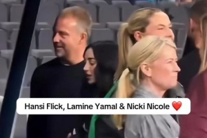 聊什么呢？弗里克歐冠賽后與亞馬爾及其女友交談