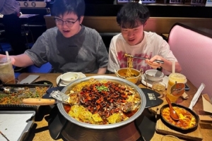 369knight也來了~AL經(jīng)理愛笑曬聚餐：生活碎片 Bili滔博一起加油