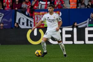 世體：阿森西奧被換下是因?yàn)槌榻畈⑽词軅?，可以參加周末國家德? >
                                        </div>
                                    </div>
                                    <div   id=