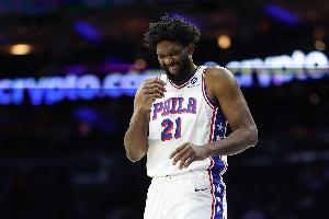 低迷！恩比德半場(chǎng)6投僅1中拿到4分3板 三分2中0