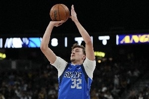 樂透秀首秀都啥表現(xiàn)？探花34分 弗拉格兩雙 11人登場8人得分上雙