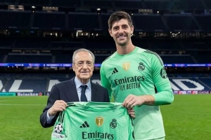 庫爾圖瓦達(dá)成皇馬生涯出戰(zhàn)300場里程碑，賽后獲贈紀(jì)念球衣