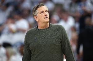 媒體人：開拓者在學(xué)習(xí)雷霆&步行者的長(zhǎng)輪換保持整場(chǎng)強(qiáng)度 芬奇快看