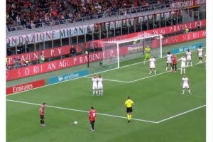 特奧曬效力米蘭期間助攻莫拉塔視頻，祝賀前隊(duì)友33歲生日快樂