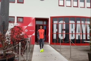 復(fù)出越來越近！拜仁官方發(fā)布穆西亞拉回歸訓(xùn)練場(chǎng)視頻