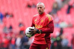 41歲零348天，阿賈克斯門(mén)將帕斯維爾成歐冠歷史出場(chǎng)第三年長(zhǎng)球員