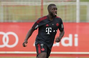 記者：曼聯(lián)欣賞于帕但沒想好找什么類型后衛(wèi)，優(yōu)先補強中場+中鋒