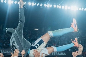 隊史出場王！塞爾塔曬視頻致敬阿斯帕斯：隊長，傳奇，永恒