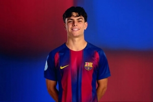 每體：18歲埃斯帕特或進入巴薩國家德比名單，可作為右后衛(wèi)待命