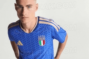 意大利2026年主場(chǎng)球衣諜照：藍(lán)金配色致敬2006年世界杯奪冠