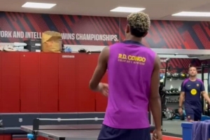 技高一籌！亞馬爾曬與科亨打乒乓球視頻，配文調(diào)侃：我的兒子