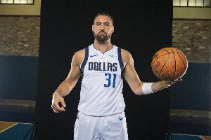 克萊：我們球員應(yīng)該受到球迷的批評 場上表現(xiàn)是我們自己打出來