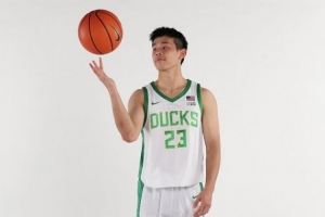 11投4中！俄勒岡大學(xué)主帥：林葳轉(zhuǎn)移球很棒 但他后來有點(diǎn)缺乏耐心