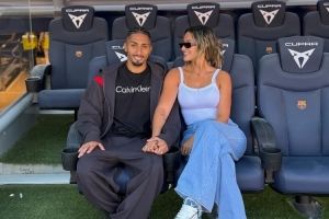 拉菲尼亞無緣國家德比，妻子社媒曬合照鼓勵：永遠在一起