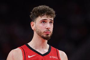 追平上籃被冒！申京表現(xiàn)糟糕手感全無 全場18投僅5中得到17分7板