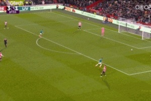 還有機會！索博傳中，薩拉赫一停一射右腳凌空斬破門！