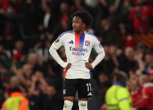 官方：里昂邊鋒馬利克-福法納右腳踝嚴重扭傷，將傷缺數(shù)個月