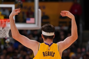 里夫斯砍下生涯第2個(gè)40+ 上賽季對(duì)陣步行者狂砍45分