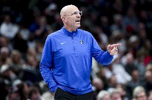 基德談減少失誤：保護(hù)好球權(quán) 大家需要多溝通放慢節(jié)奏