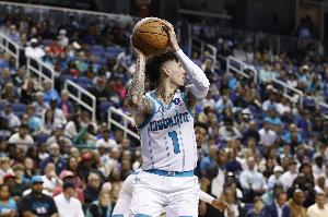 靠你一把抓！三球首節(jié)出戰(zhàn)11分鐘 9中5&三分5中2砍15分7板2助