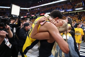 求生欲！哈利伯頓答經(jīng)典問題：我媽和未婚妻首發(fā) 裁掉克拉克