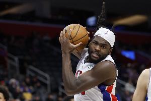 不準(zhǔn)非得投？斯圖爾特9投僅1中&三分4中1拿4分 正負(fù)值-30全場最低