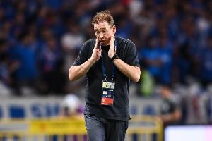 記者：斯盧茨基該問(wèn)問(wèn)自己，面對(duì)對(duì)手?jǐn)[大巴+反擊有什么應(yīng)對(duì)之策