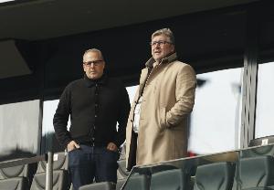 體圖：法蘭克福高層訪中與比亞迪談球場冠名合同，總價達(dá)9000萬歐