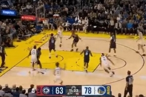 戲耍雙高！巴特勒弧頂騙過(guò)科林斯突破迎著大洛上籃得分