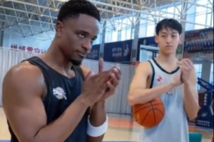 誰家外援提前一個小時到訓(xùn)練場？納托爾正式報(bào)到！