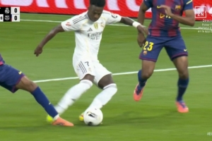 媒體號：國家德比中，當值裁判組對維尼修斯點球取消存在不同意見