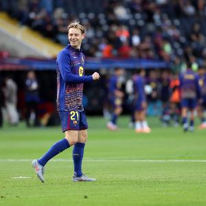 世體：佩德里傷缺，德容+卡薩多+費(fèi)爾明很可能將組成巴薩中場