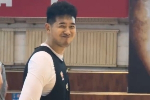 好久不見的阿不都&吳冠希！新疆男籃訓(xùn)練視頻：球場暖心時刻 愛了