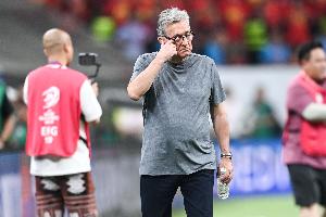 記者談伊萬：如今他掙了一筆錢退休了，留給中國足球一地雞毛