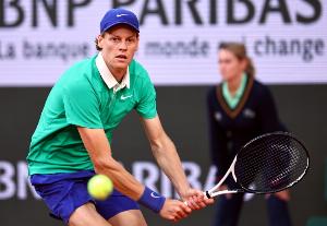 巴黎大師賽第二輪：辛納2-0貝爾赫斯迎開門紅，下輪對陣塞倫德羅