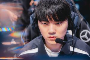 JackeyLove在贏下G2的兩小局中一次未死，韋魯斯/Ez兩局合砍12-0