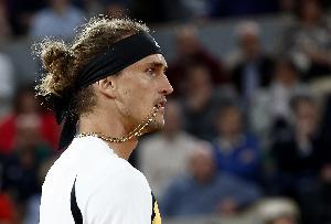 茲維列夫2-1擊敗卡拉貝利，晉級巴黎大師賽16強