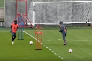 傷員回歸！德天空：阿方索-戴維斯已重返球場進行有球訓練